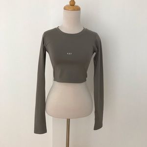 Long sleeve athletic crop top